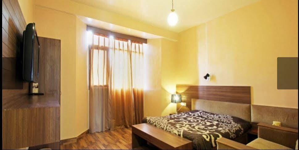 Itsy Hotels Crystal Palace With Valley View ชิมลา ภายนอก รูปภาพ